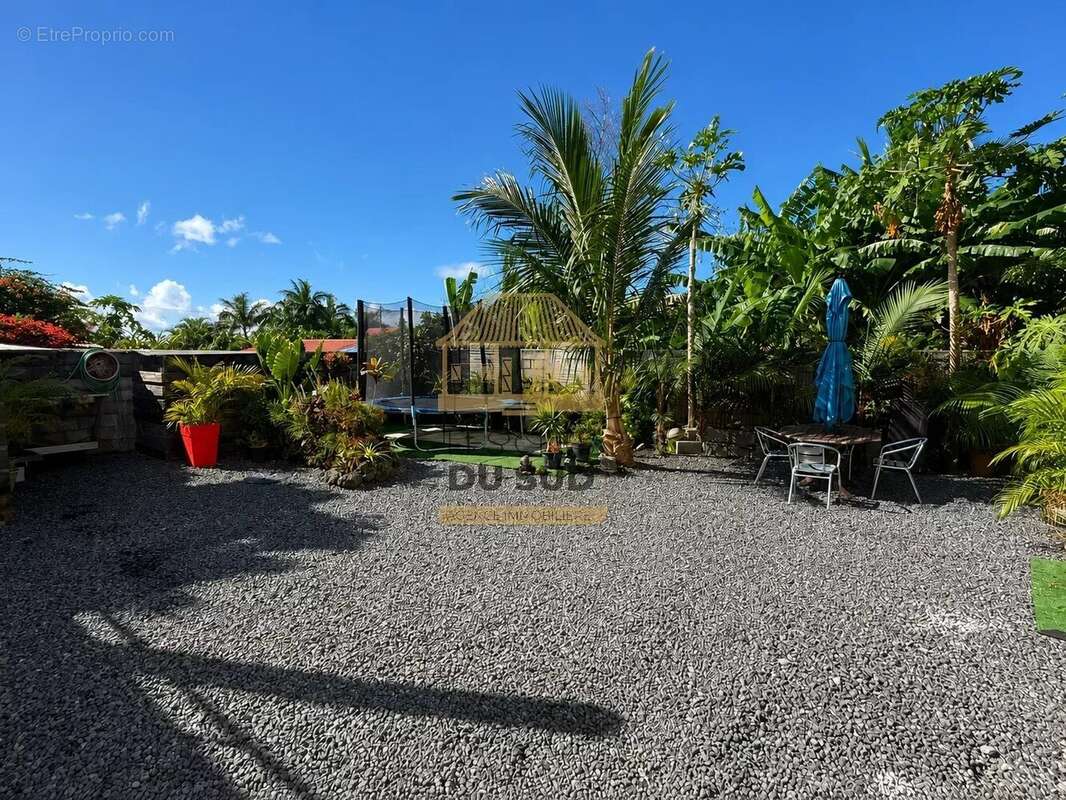 A vendre- maison de type t5 de 106 m² environ - saint philippe - 247 000 € - photo 10