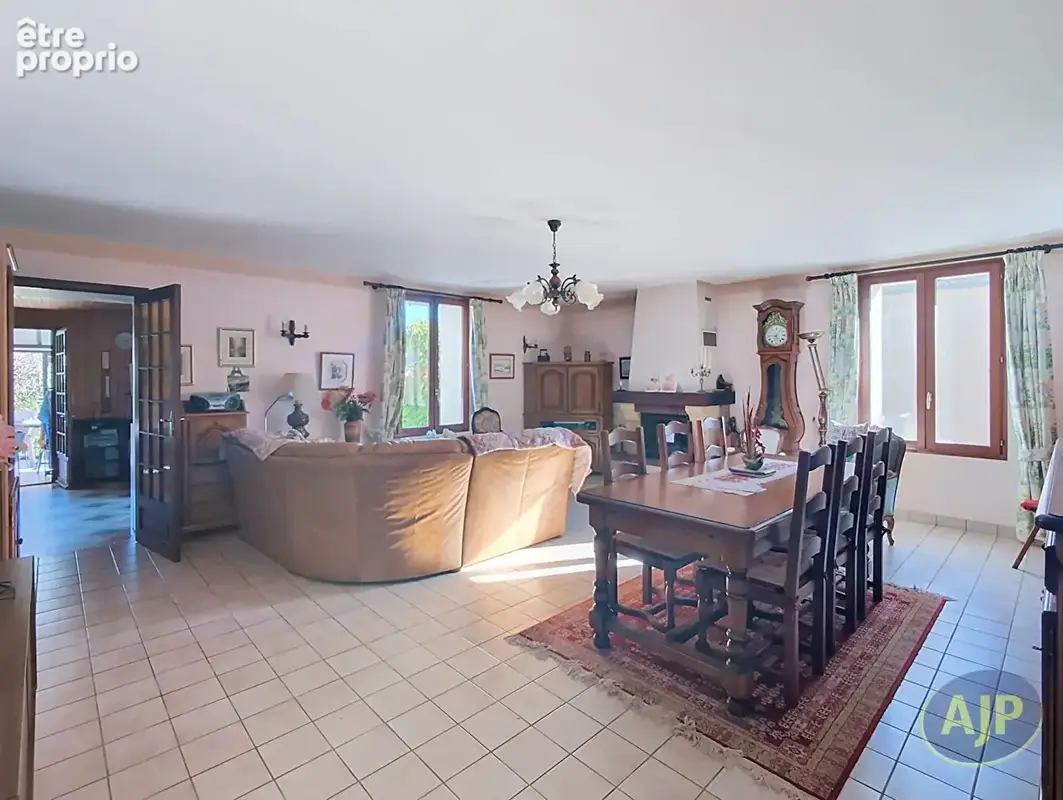 Maison Vieillevigne 8 pièces 141.89 m² - photo 2