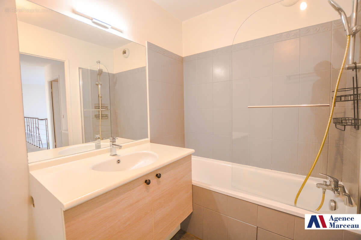 Appartement à COURBEVOIE