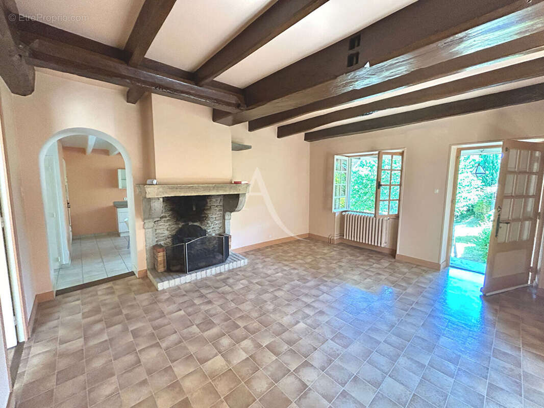 Maison à LA ROCHE-VINEUSE
