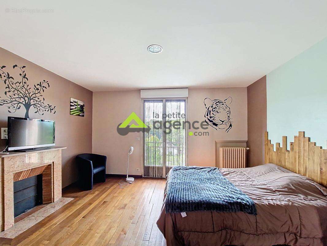 Maison à LA CELLE-DUNOISE