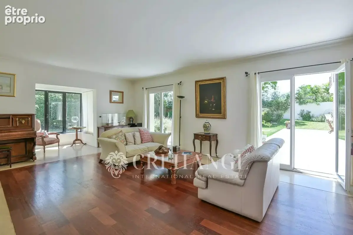 LE VESINET - LAC INFERIEUR - Maison familiale 262 m² - Jardin 1250m² - Piscine - photo 5