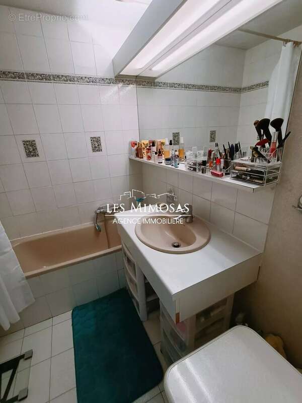 PORT-FREJUS, Appartement 4 pièces de 108m² avec très grand garage et cave - photo 12