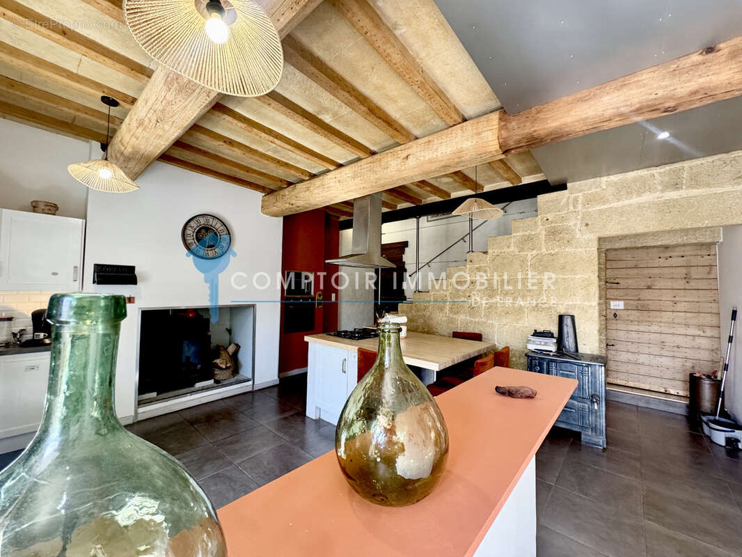 Maison à GALLARGUES-LE-MONTUEUX