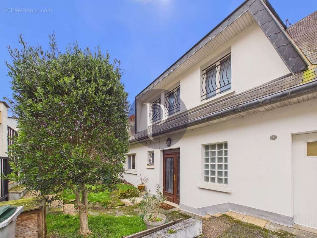 Maison à LE PLESSIS-ROBINSON