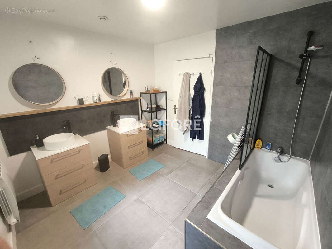 Maison à SAINT-LEGER-DU-BOURG-DENIS