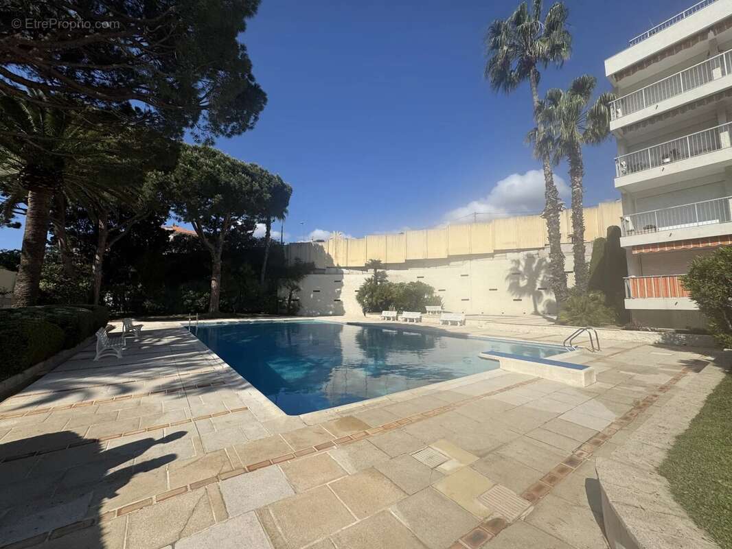 Appartement à VALLAURIS