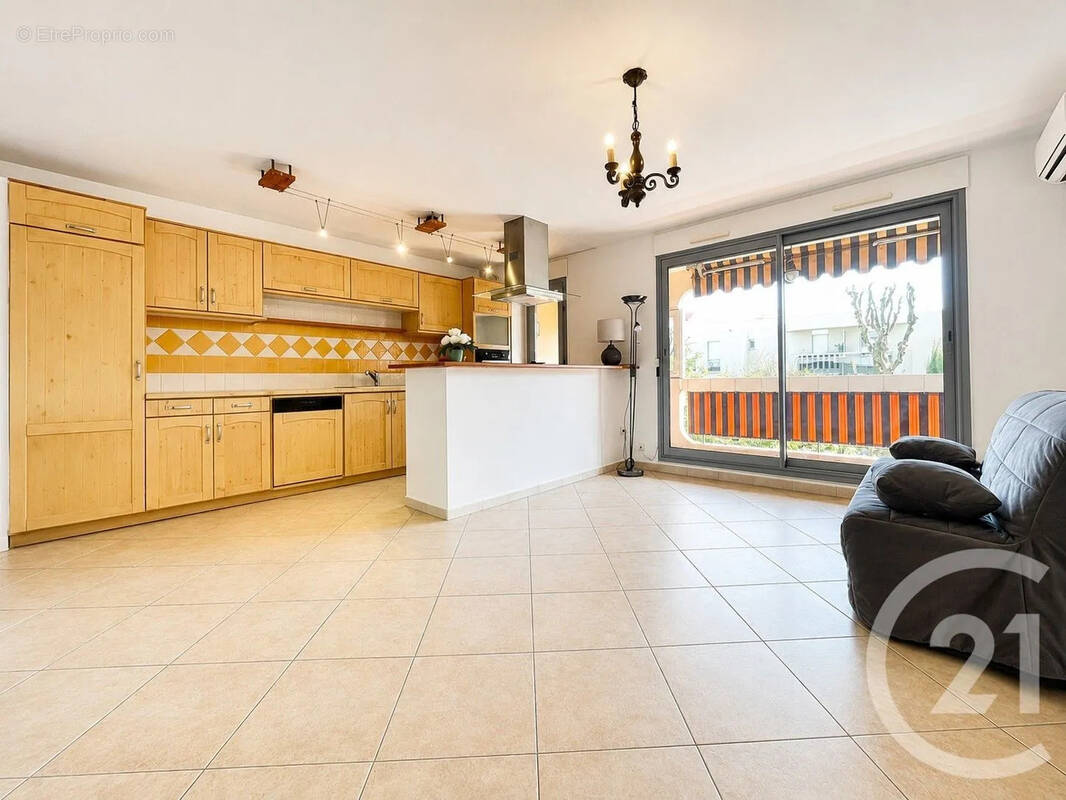 Appartement à SAINT-LAURENT-DU-VAR