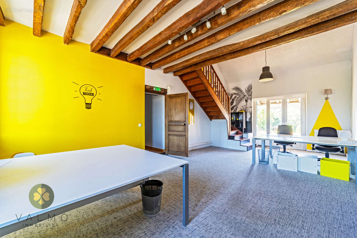 Maison à LA QUEUE-LES-YVELINES