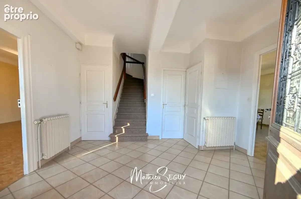 MILLERY – Beau potentiel pour cette maison P7 avec jardin, sous-sol et dépendances - photo 7