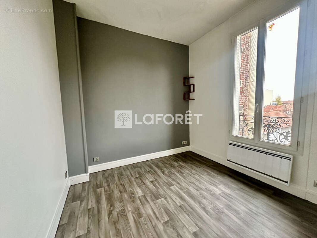 Appartement à LES PAVILLONS-SOUS-BOIS