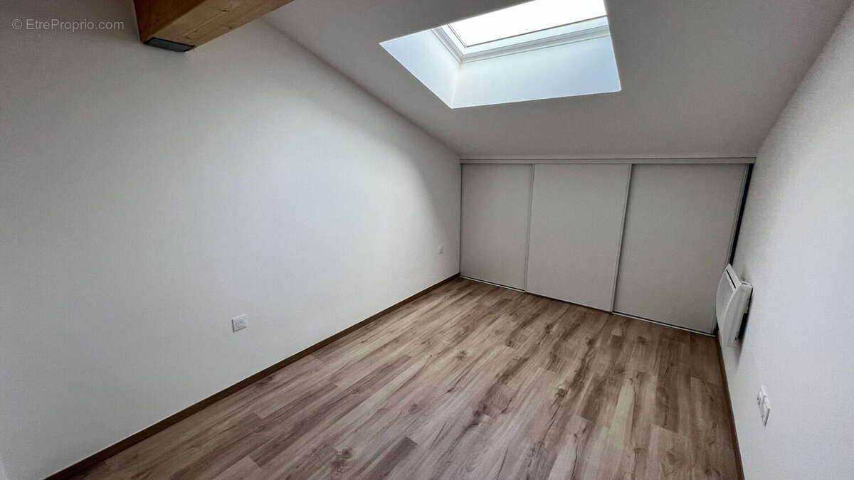 Appartement à PINS-JUSTARET