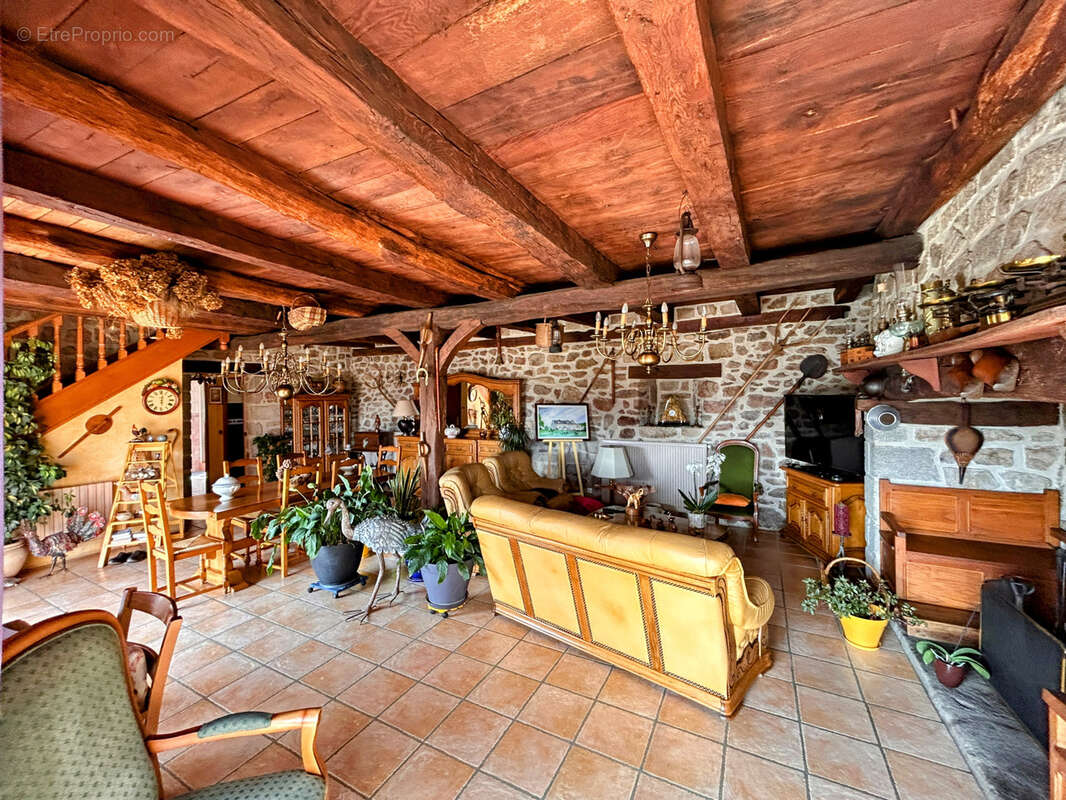 Maison à NEUVIC