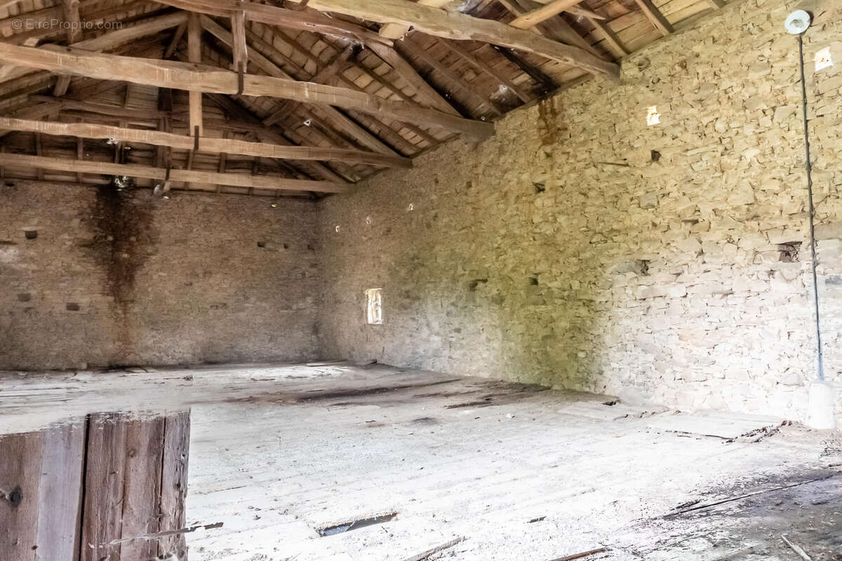 Stone barn to renovate - photo 2