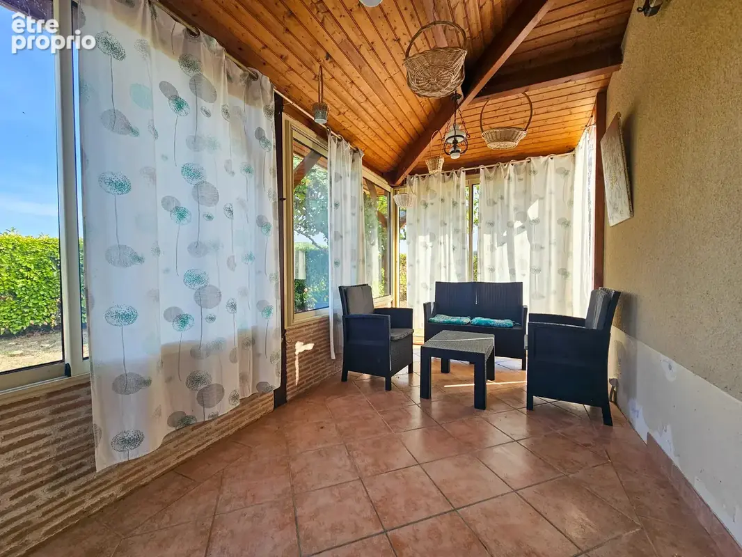 Saint-Philippe-du-Seignal : Maison familiale avec piscine sur parc arboré - photo 22