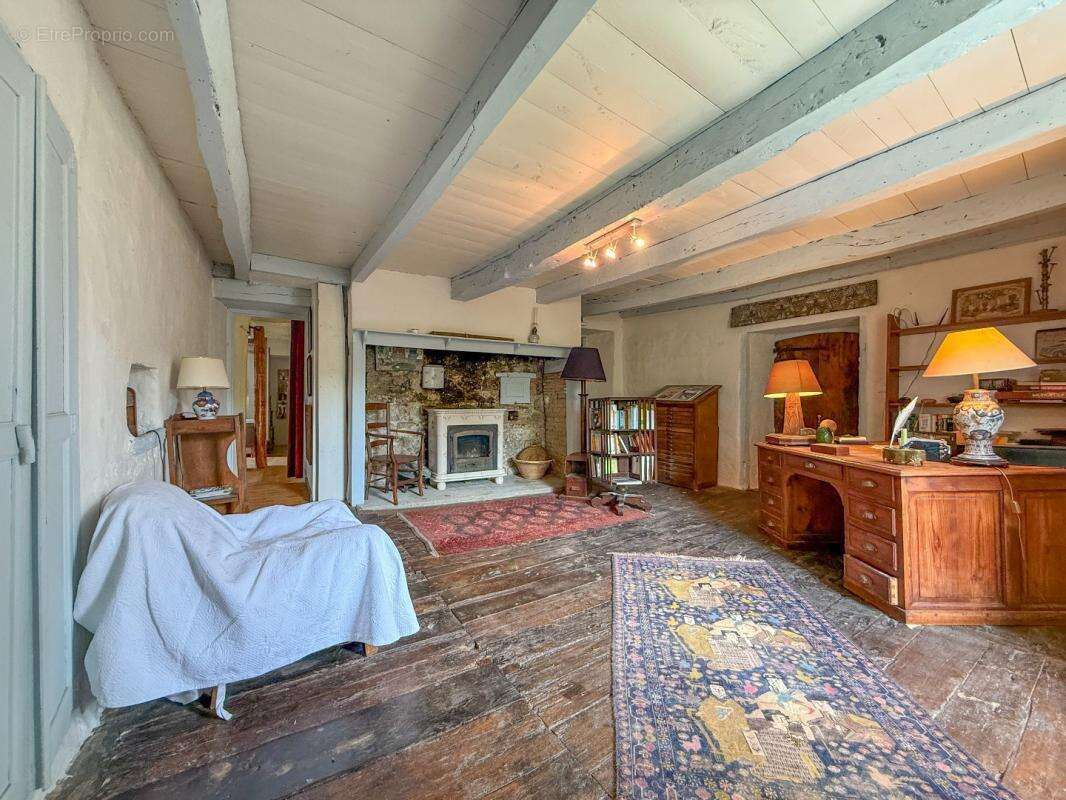 Maison à CASTELNAU-MONTRATIER