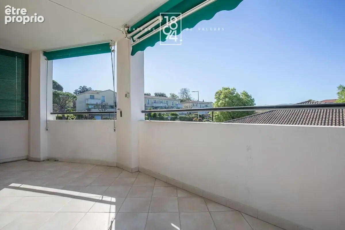 Appartement À Vendre T3 65m2 ascenseur et place de parking technopole de château Gombert - photo 2