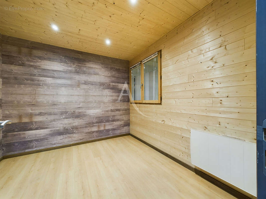 Commerce à LA BALME-DE-THUY