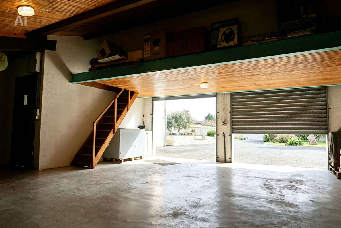 Propriété familiale avec piscine et dépendances - FONTCOUVERTE - photo 14