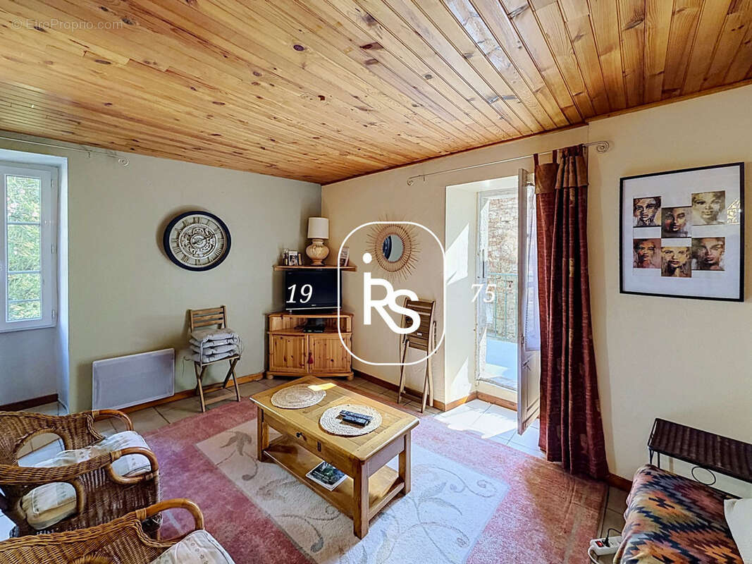 Au coeur d'un village historique, une maison de village en pierre de 73 m2 habitables avec un balcon - photo 9