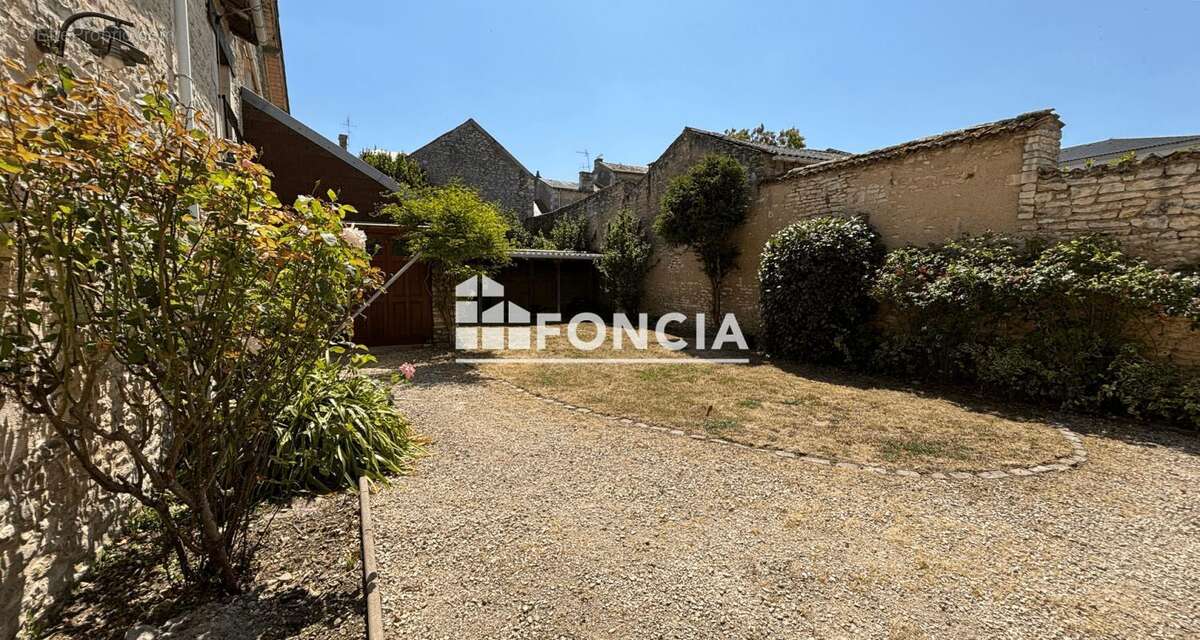 Maison à NEUVILLE-DE-POITOU