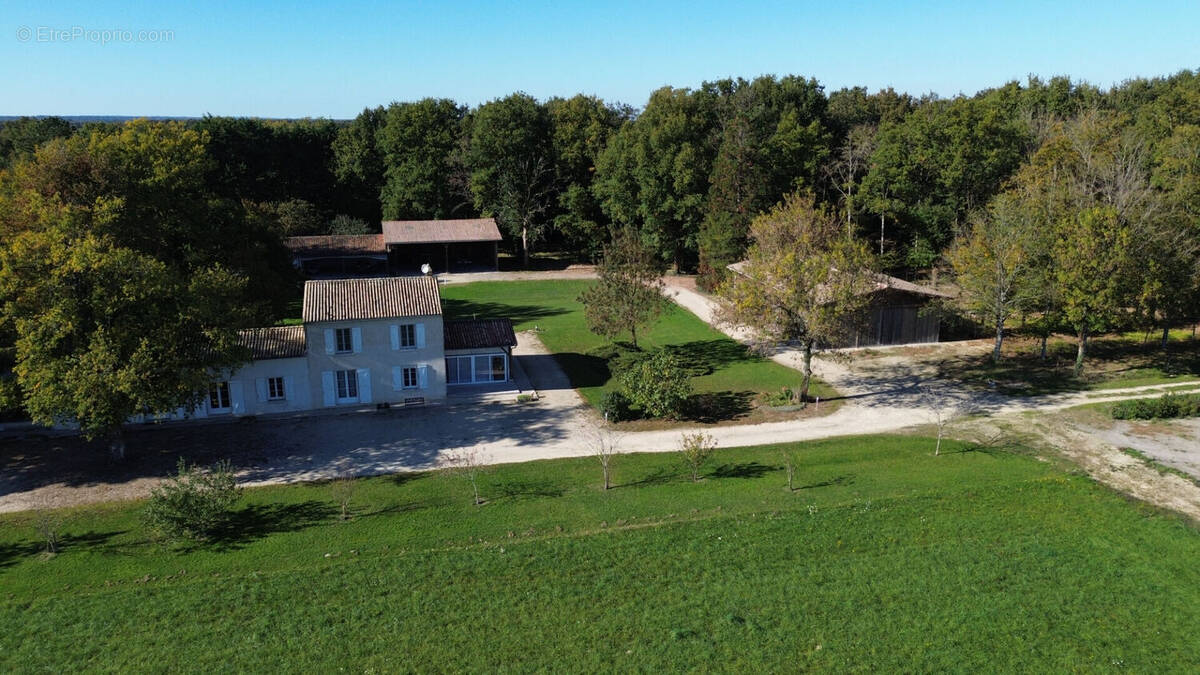 Maison à LAVAUSSEAU