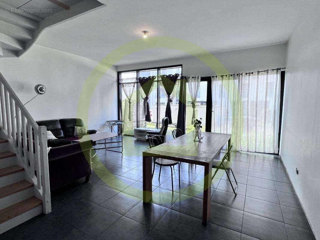 Maison à LES RUES-DES-VIGNES