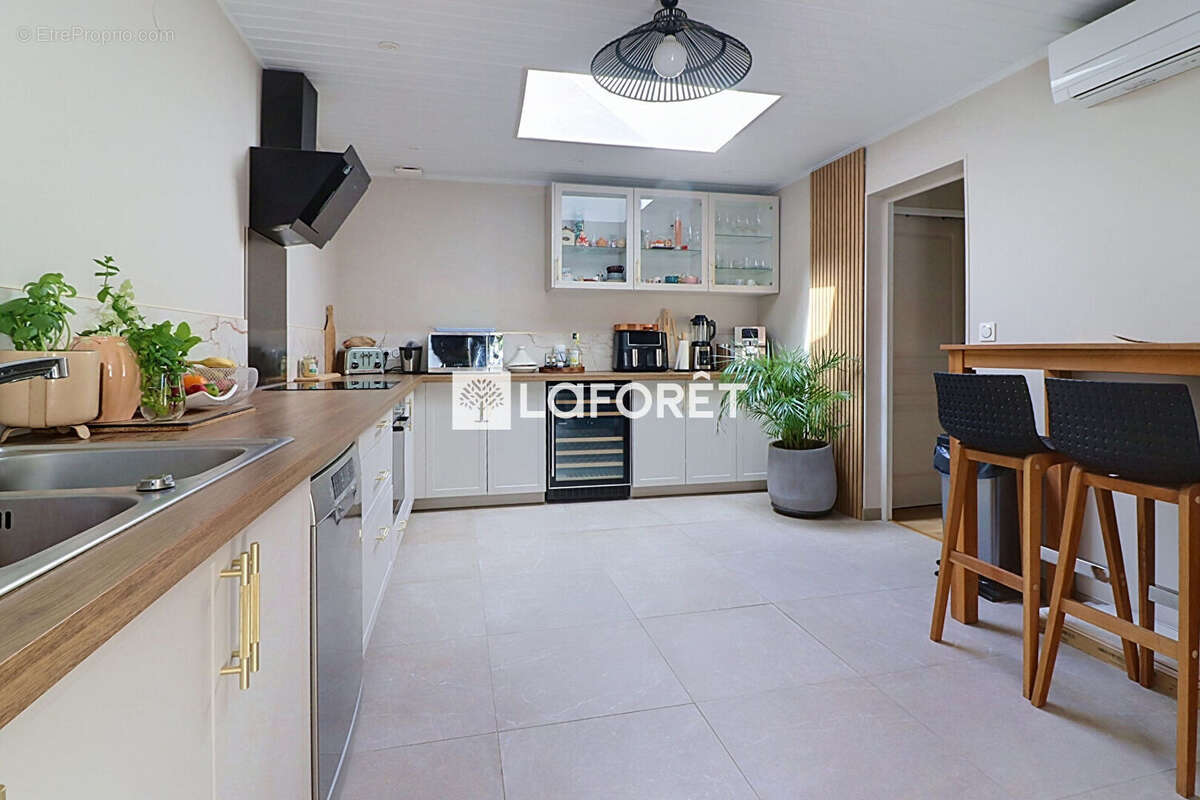 Maison de Bourg en pierre La Jarrie 5 pièces 112 m² - photo 14