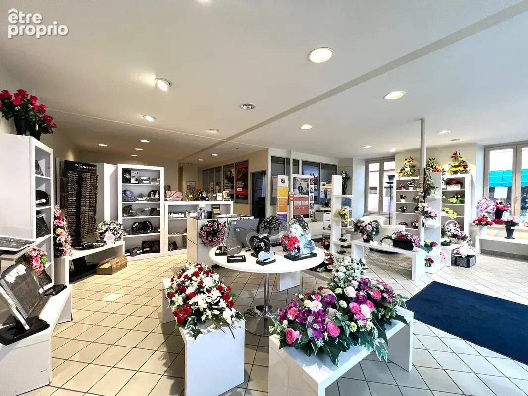 A vendre auxonne local commercial avec appartement - photo 2