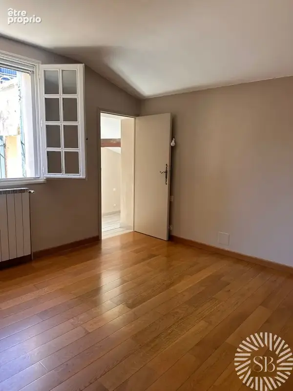 NOVES   Maison familiale 4 chambres • Piscine • 1 621 m2 de terrain • Double garage • Potentiel constructible - photo 9