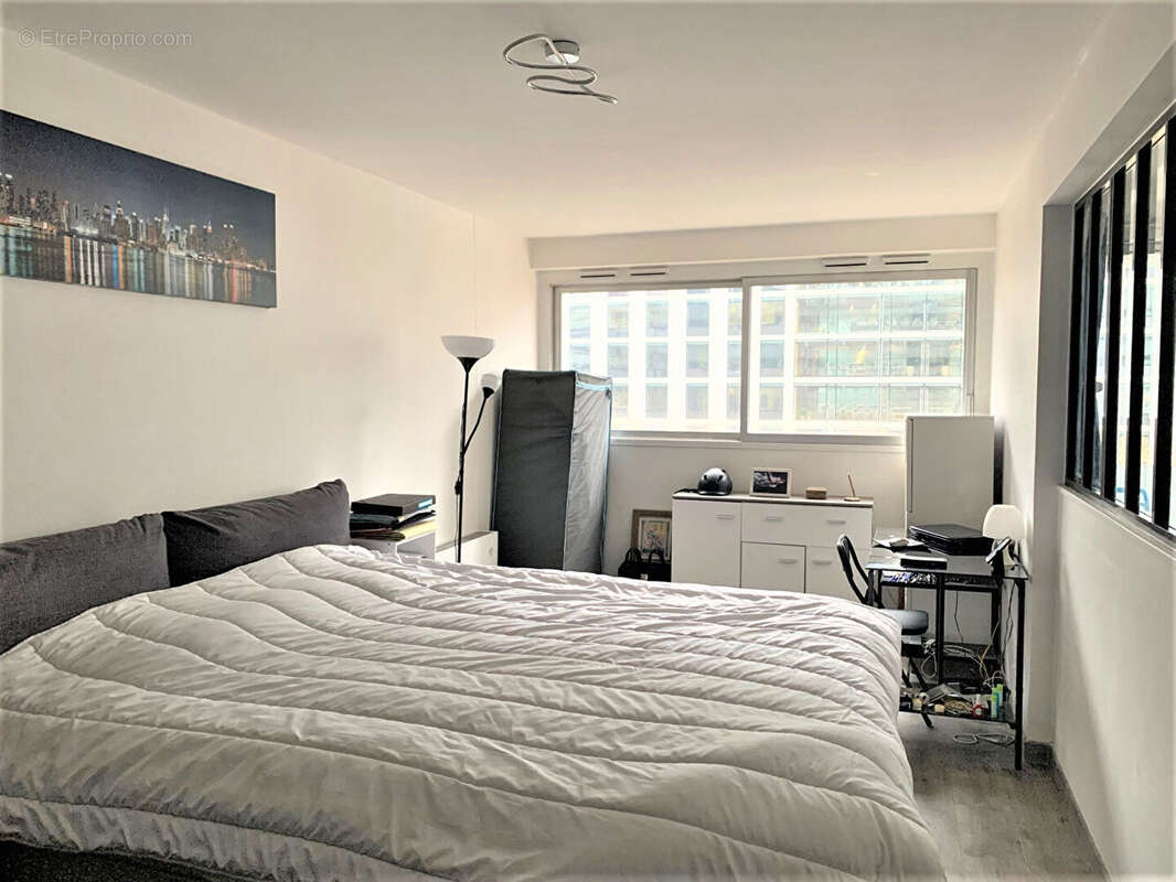 Appartement à COURBEVOIE