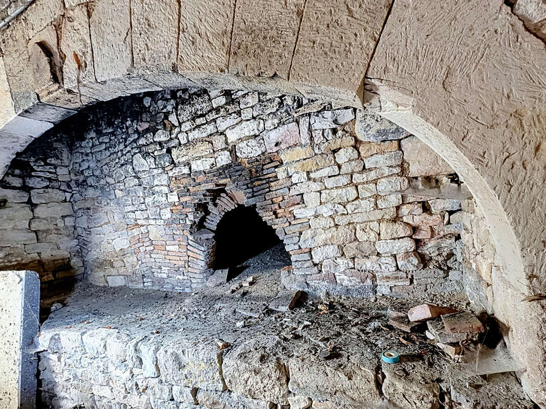 SECTEUR RUFFEC Très beau logis et ses dépendances à rénover - photo 11