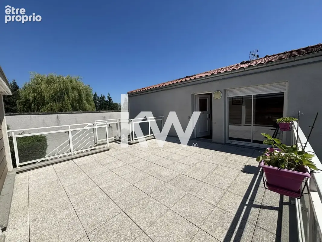 Appartement 3 pièces 76 m² à vendre à Saint-Genest-Lerpt (42530) - photo 2