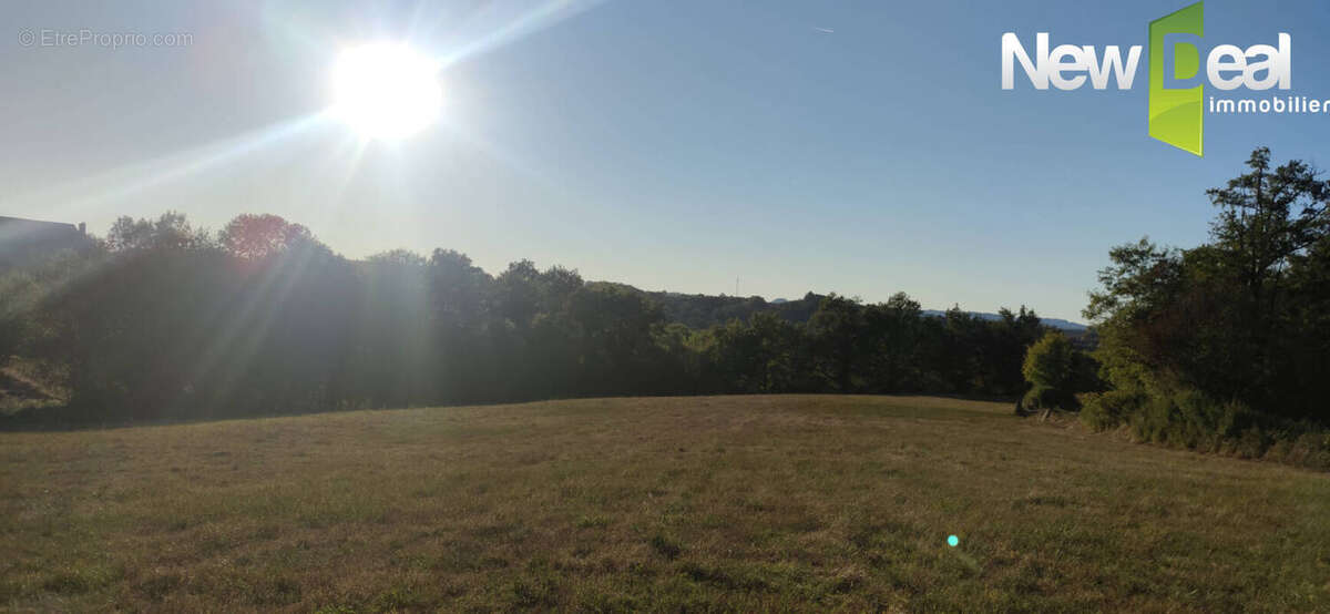 Terrain constructible de 2800 m² à Ussac - photo 2