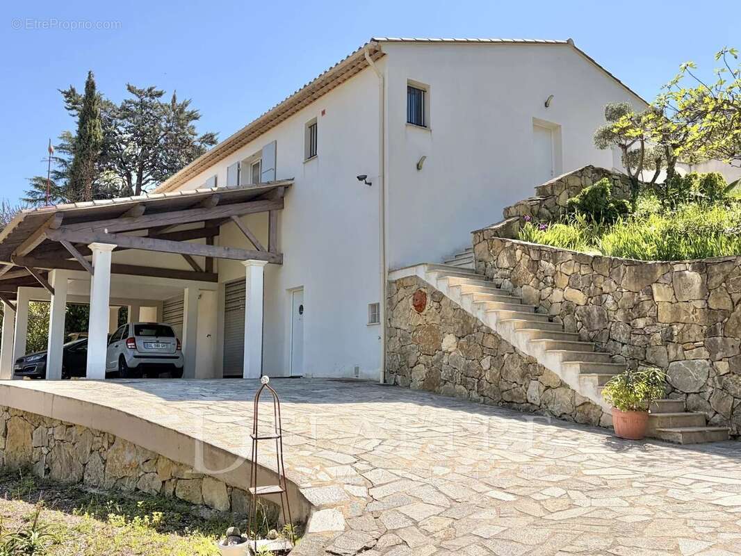Maison à LE ROURET