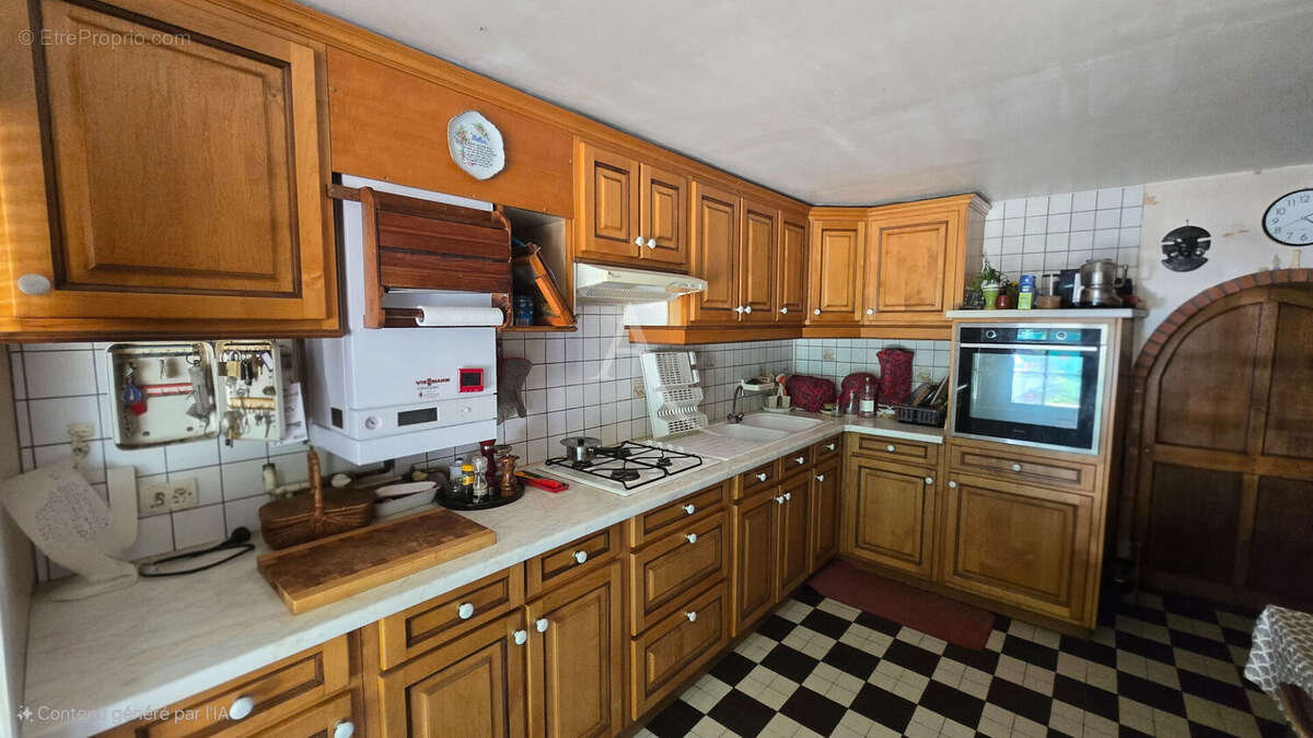 Maison à SAINT-DENIS-DE-L'HOTEL
