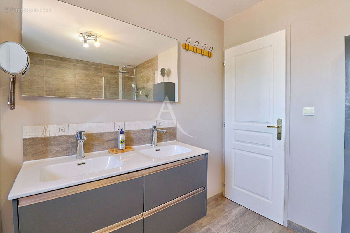 Maison à GREOUX-LES-BAINS