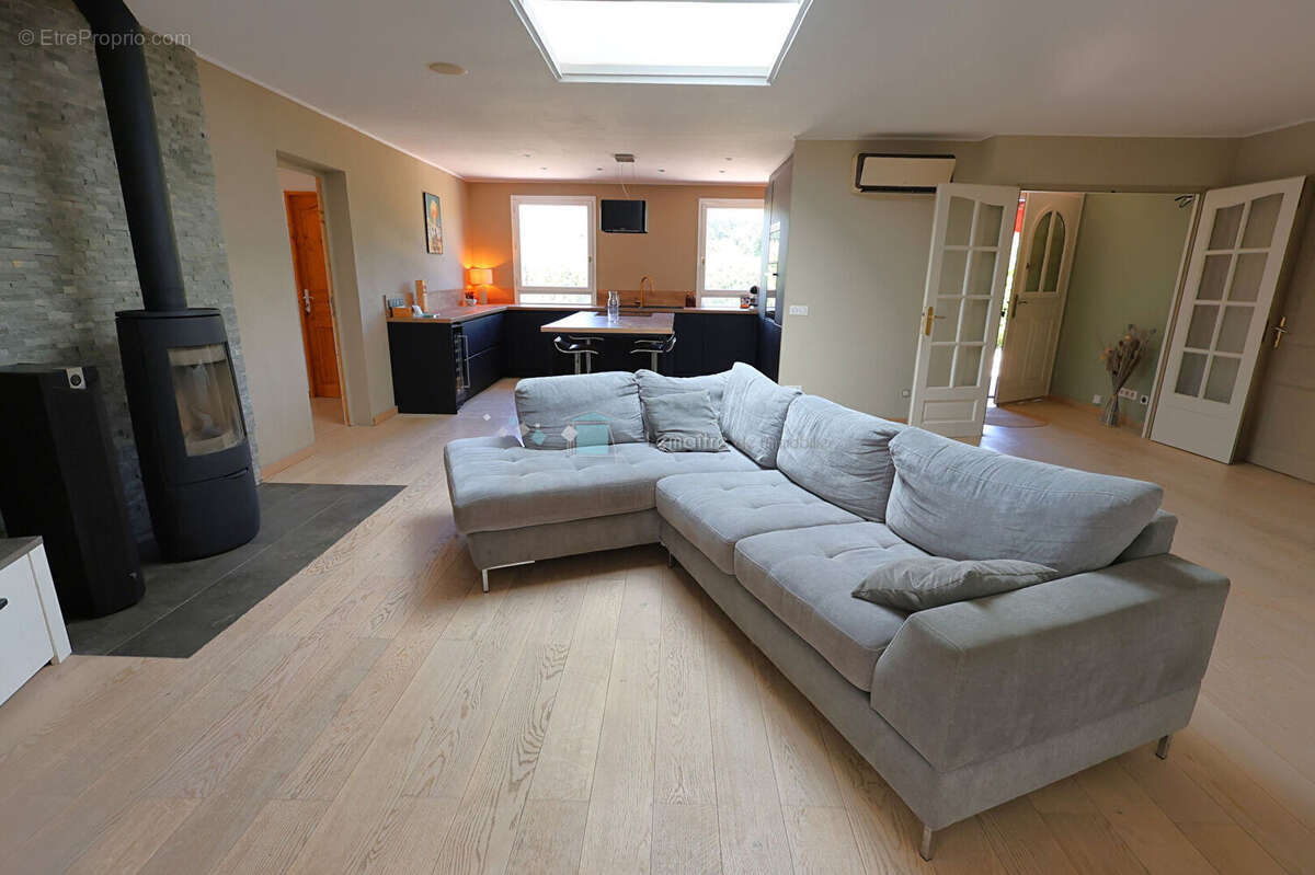 Maison à SAINT-CEZAIRE-SUR-SIAGNE