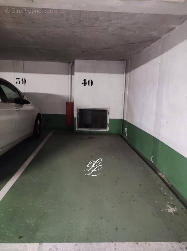 Parking à PARIS-15E