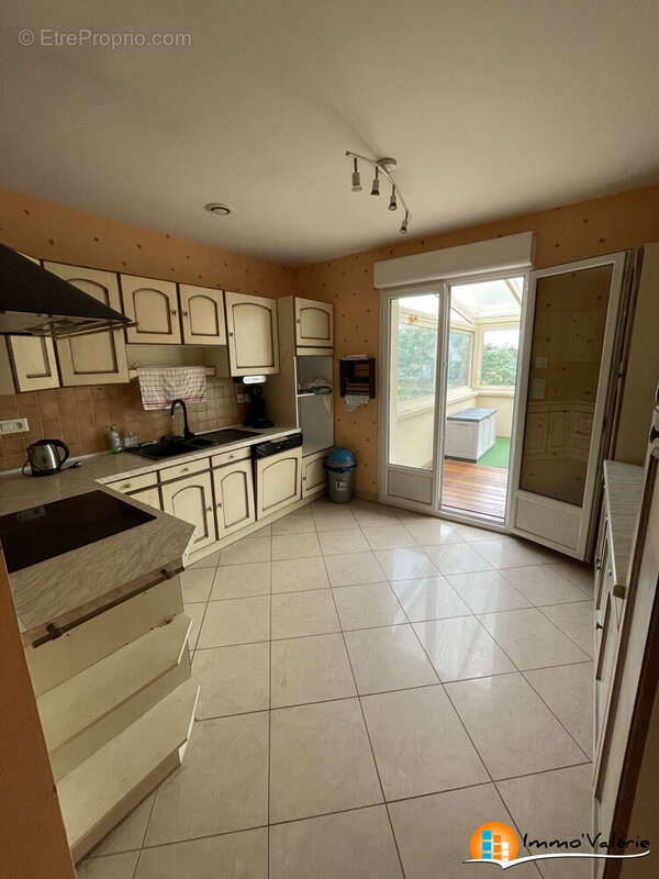Maison 113 m² à Charmes  - photo 6