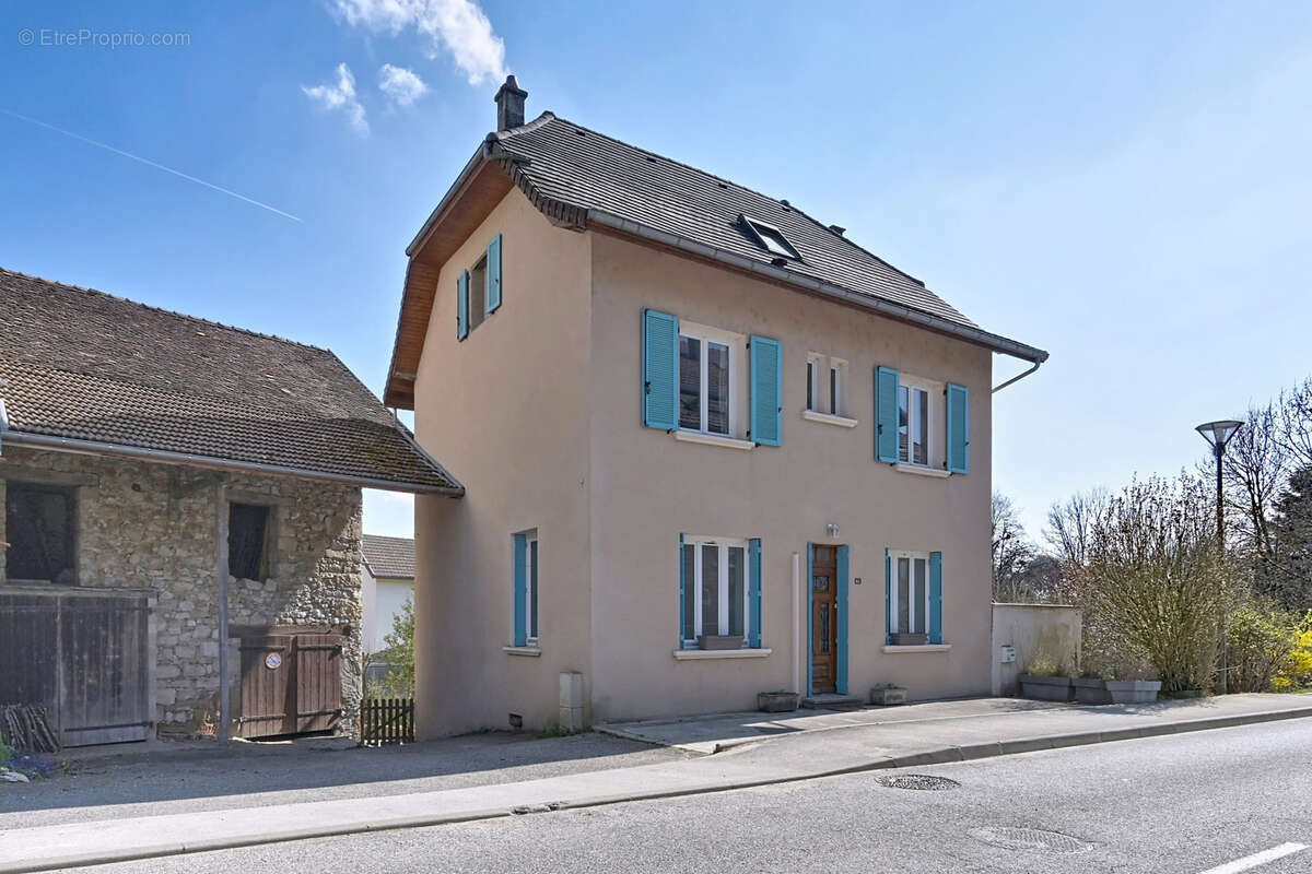 NOVALAISE centre village - photo 4