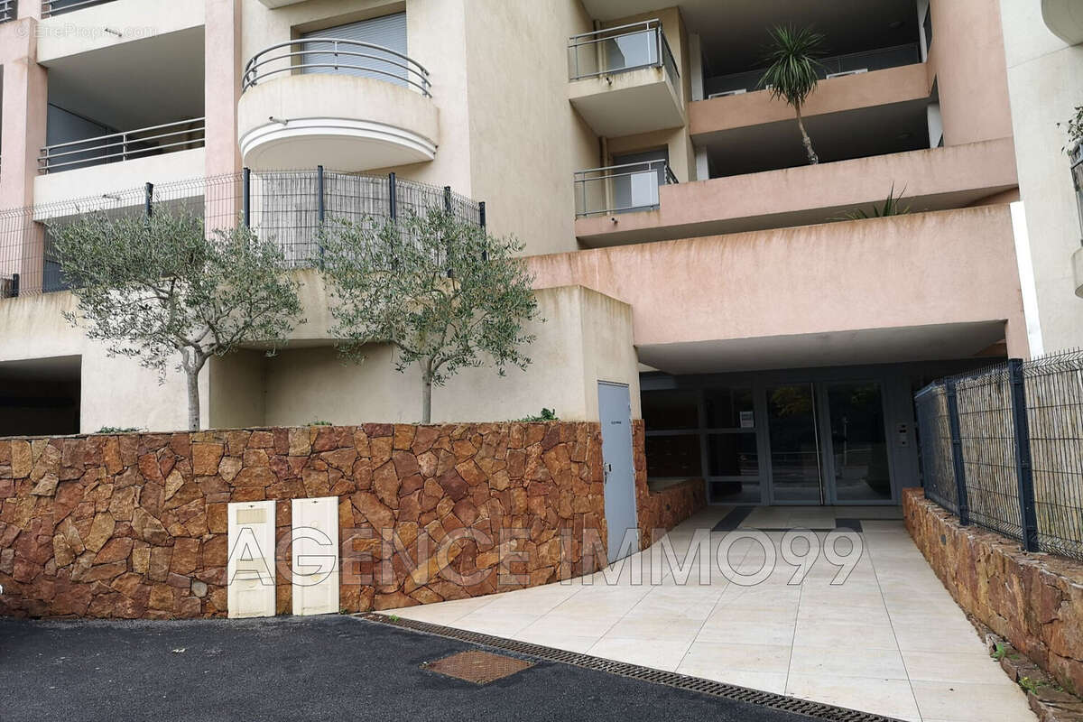 Parking à THEOULE-SUR-MER