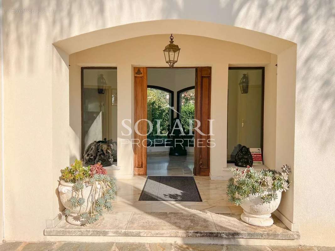 Maison à MANDELIEU-LA-NAPOULE