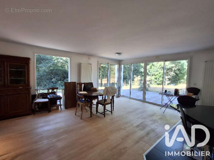 Maison 238 m² à Saint-Avertin  - photo 4