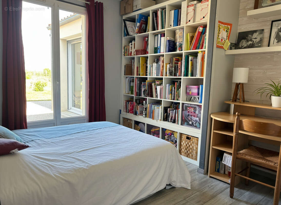 Maison à SAINT-LAURENT-DE-LA-PREE