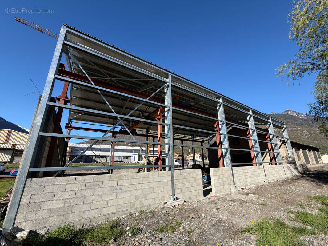 Commerce à SAINT-ETIENNE-DE-CUINES