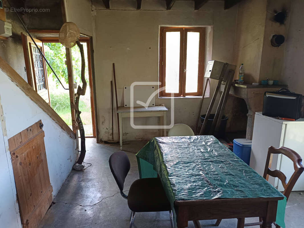 Maison à rénover sur terrain de 1050 m2 - photo 5