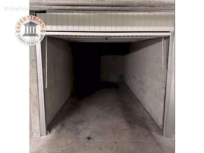 Parking à VITROLLES