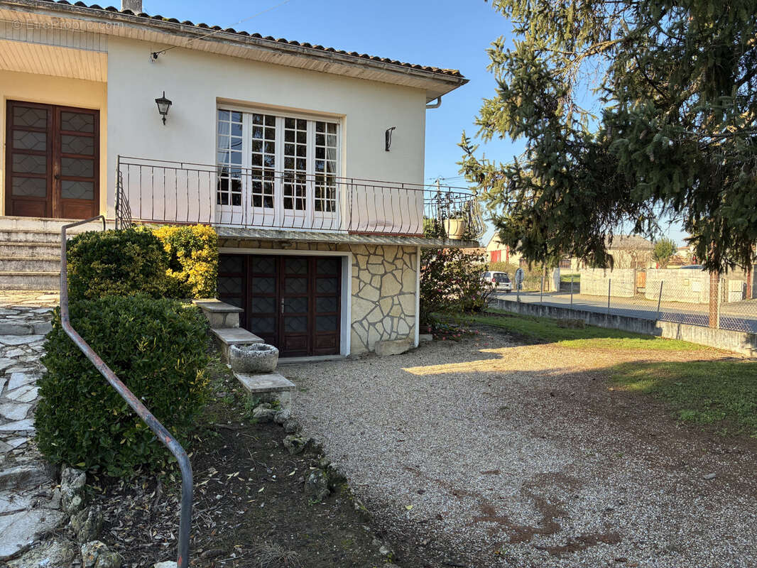 Maison à SAINT-MAGNE-DE-CASTILLON