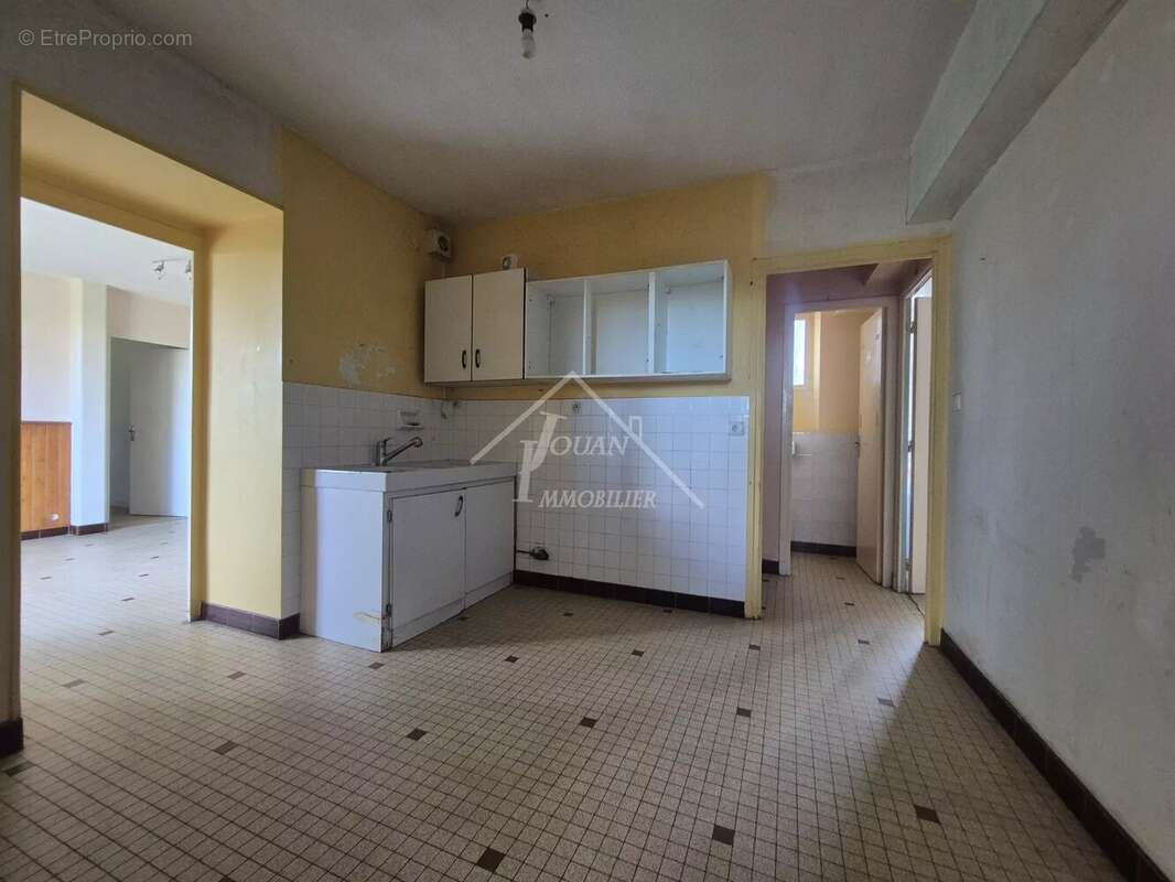 Commerce à SAINT-GERMAIN-DE-SALLES